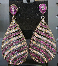 Load image into Gallery viewer, Pilare's Plum Design Earrings
